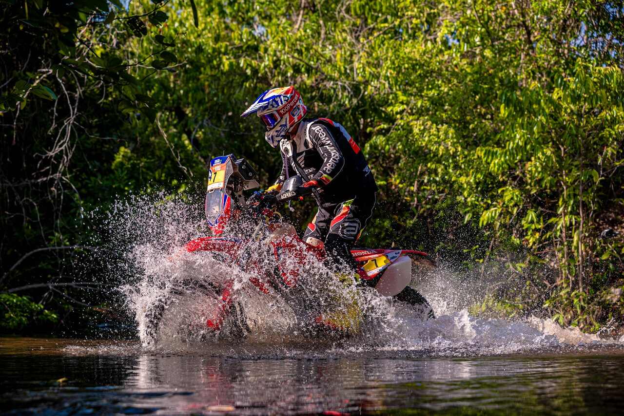 Piloto de moto da equipe Honda no Sertões Series Tocantins 2025